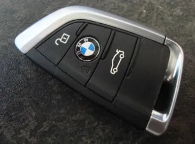 BMW logolu akıllı araç anahtarı