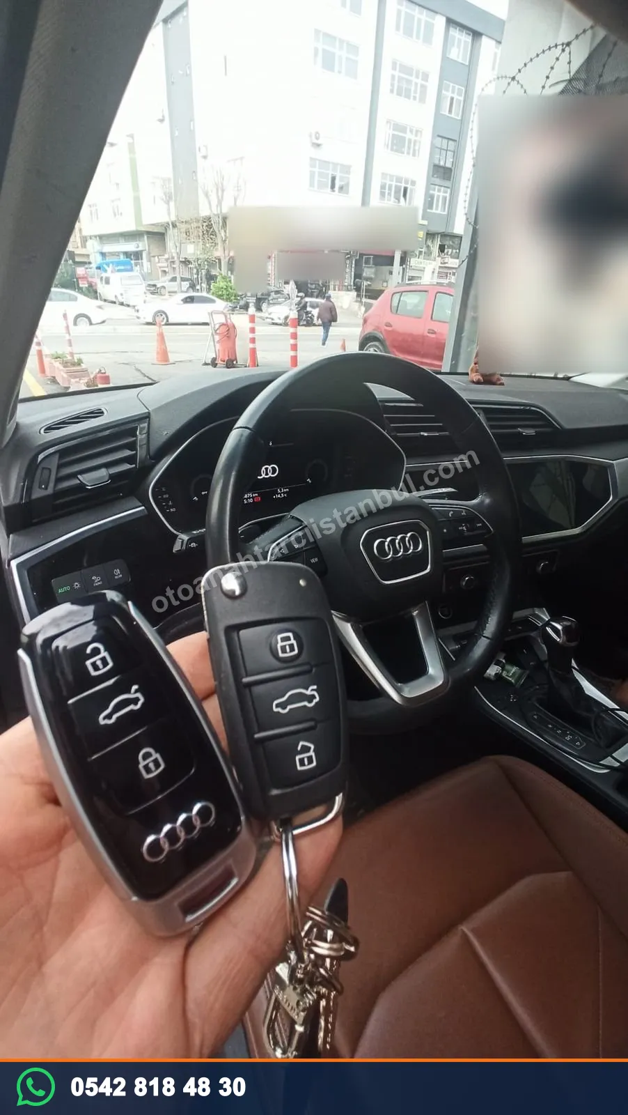 Audi Q3’ün yeni yapılan anahtarı (solda) ve orijinal anahtarı (sağda)
