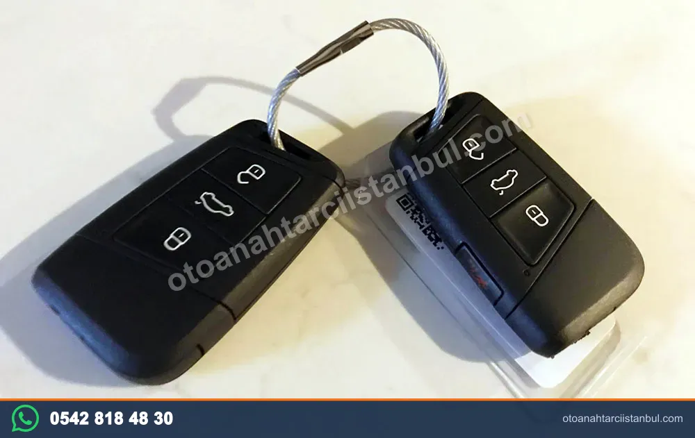 Anahtarlıkta iki kumandalı araç anahtarı